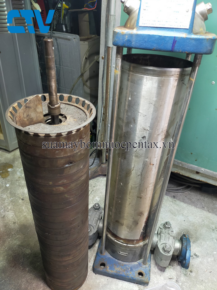 Sửa máy bơm trục đứng Pentax cánh inox bị hỏng ruột bơm