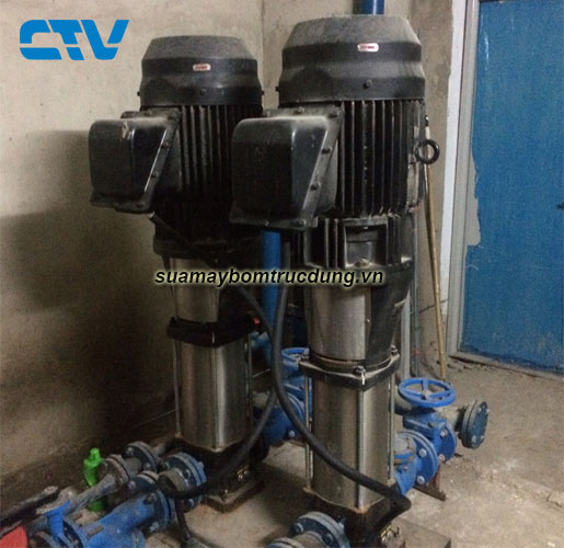 Thợ sửa máy bơm trục đứng linh động tại Miền Bắc
